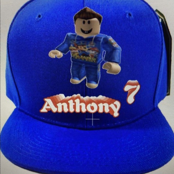 Roblox shirts , attachable capes ,caps custom - Picture 7 of 7